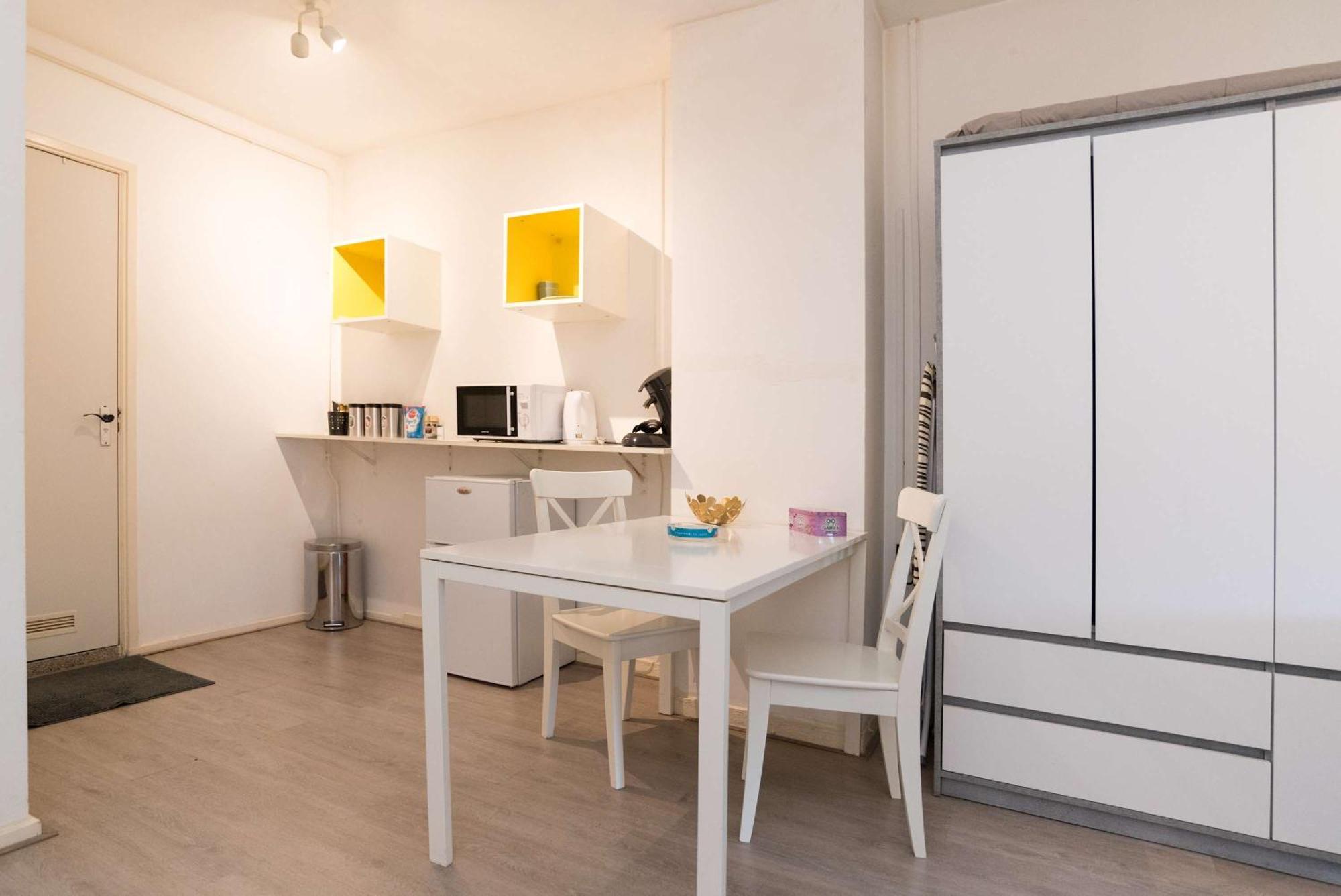 Redlight District Smokers Friendly Private Apartment Amsterdam